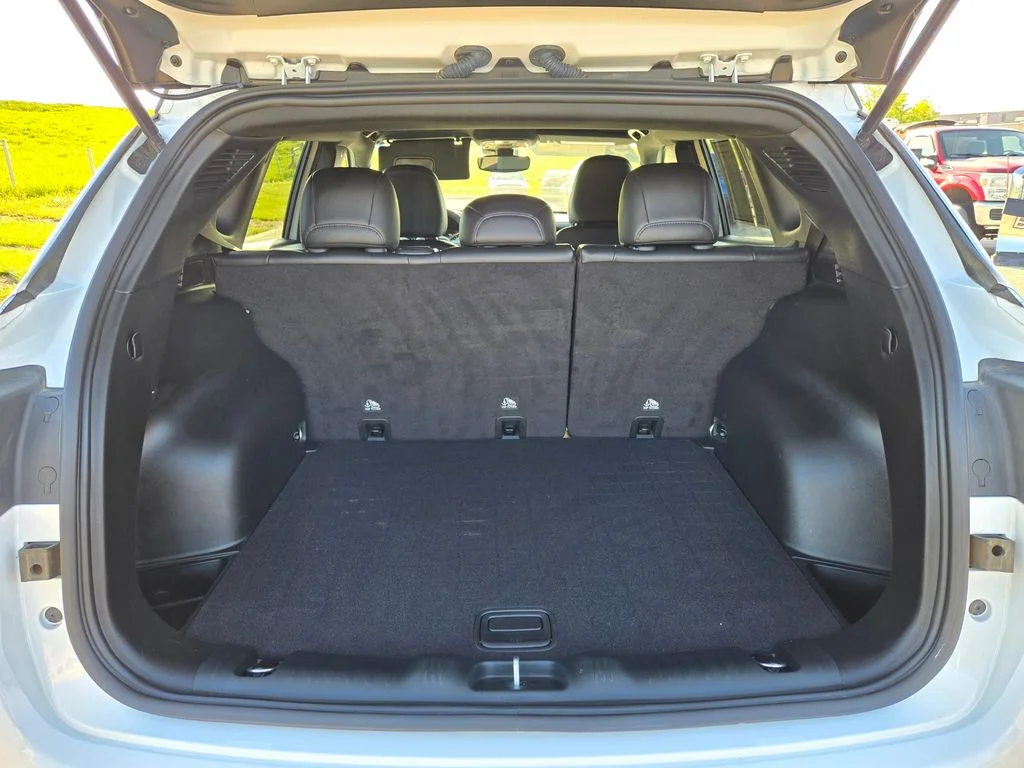 Used 2023 White Jeep Limited image 29