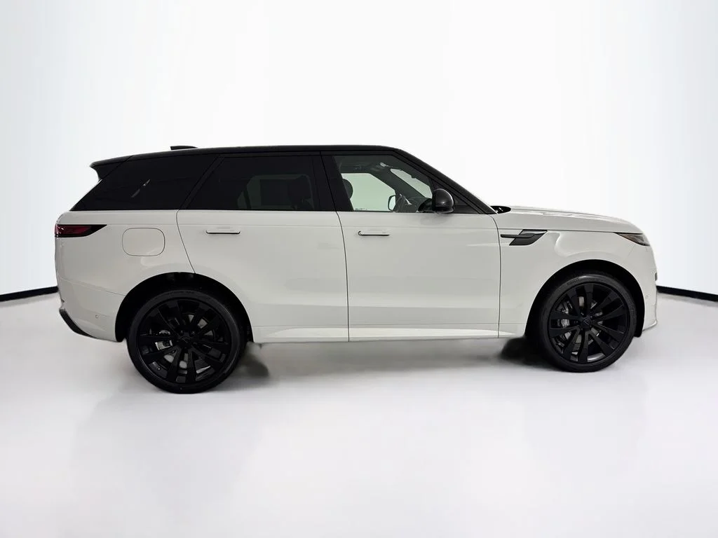 New 2026 Fuji White Land Rover Dynamic SE image 4
