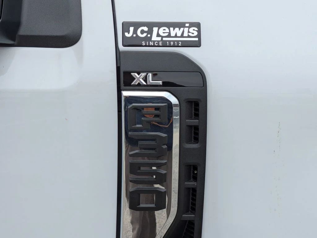 New 2026 Oxford White Ford XL image 13