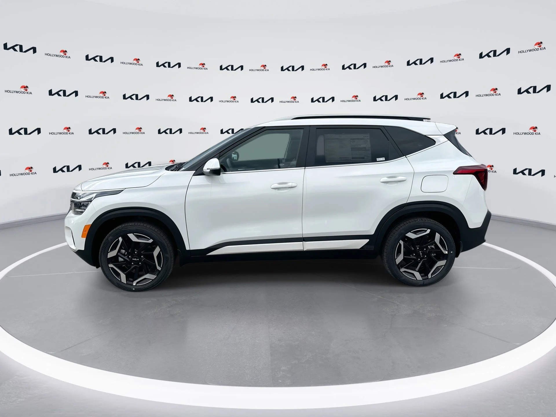 New 2026 Snow White Pearl Kia SX image 5