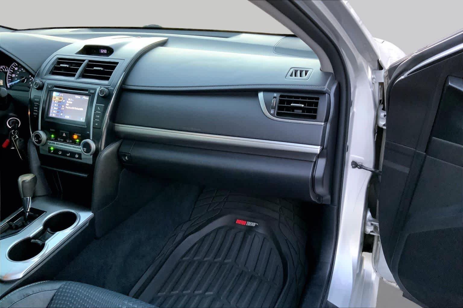 Used 2013 Classic Silver Metallic Toyota SE image 17