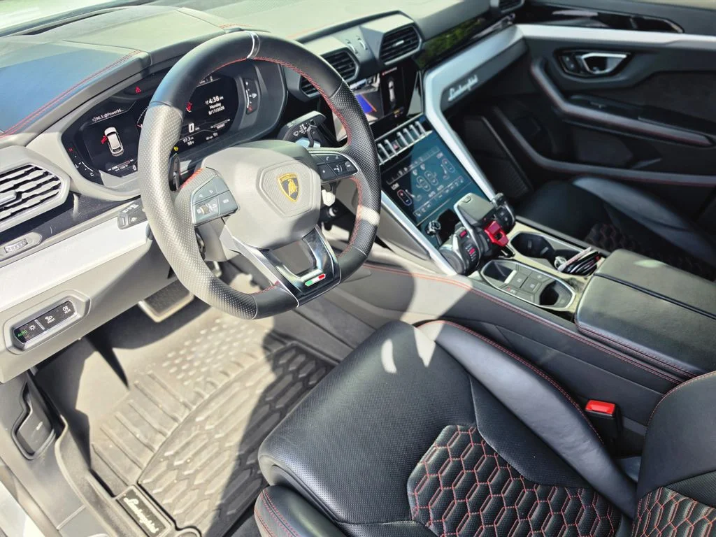Used 2022 Bianco Icarus Metallic Lamborghini Base image 17