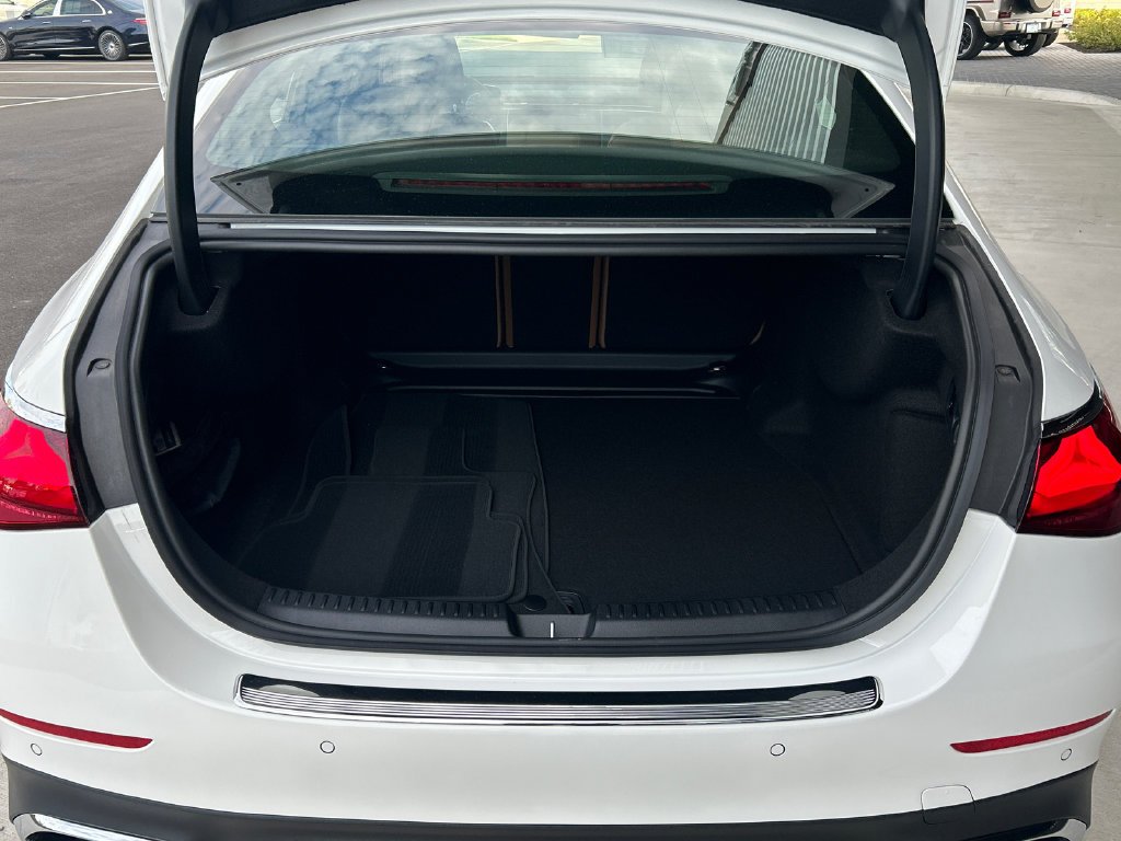 New 2027 Polar White Mercedes-Benz E 350 image 45