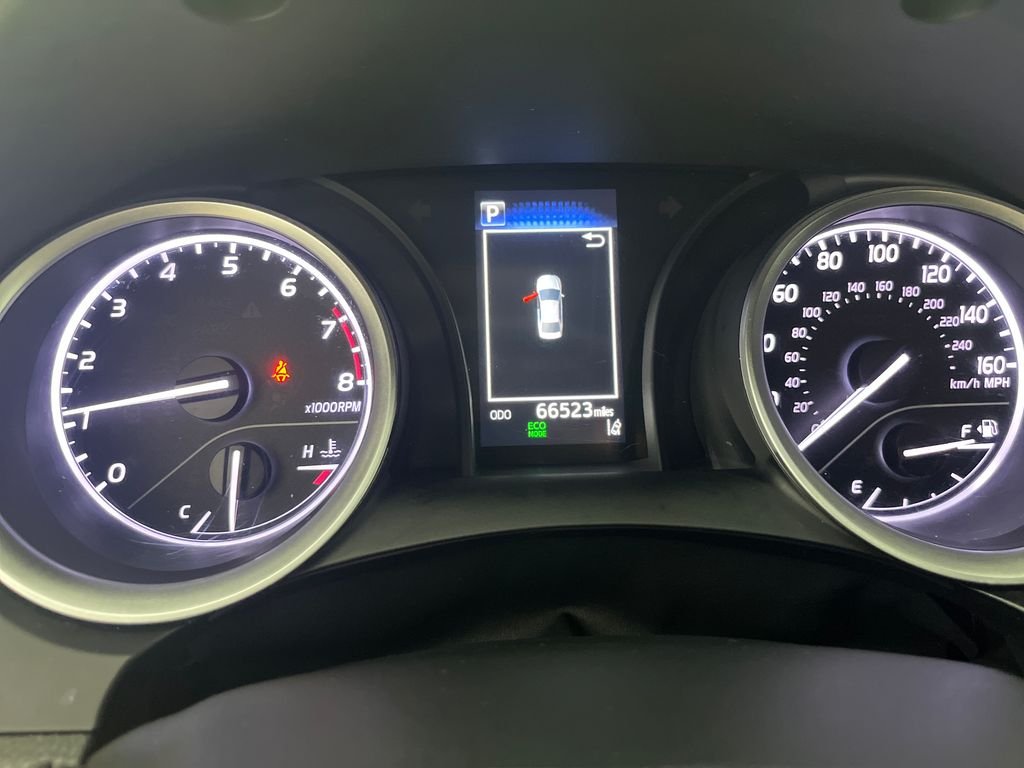 Used 2022 Silver Toyota LE image 18