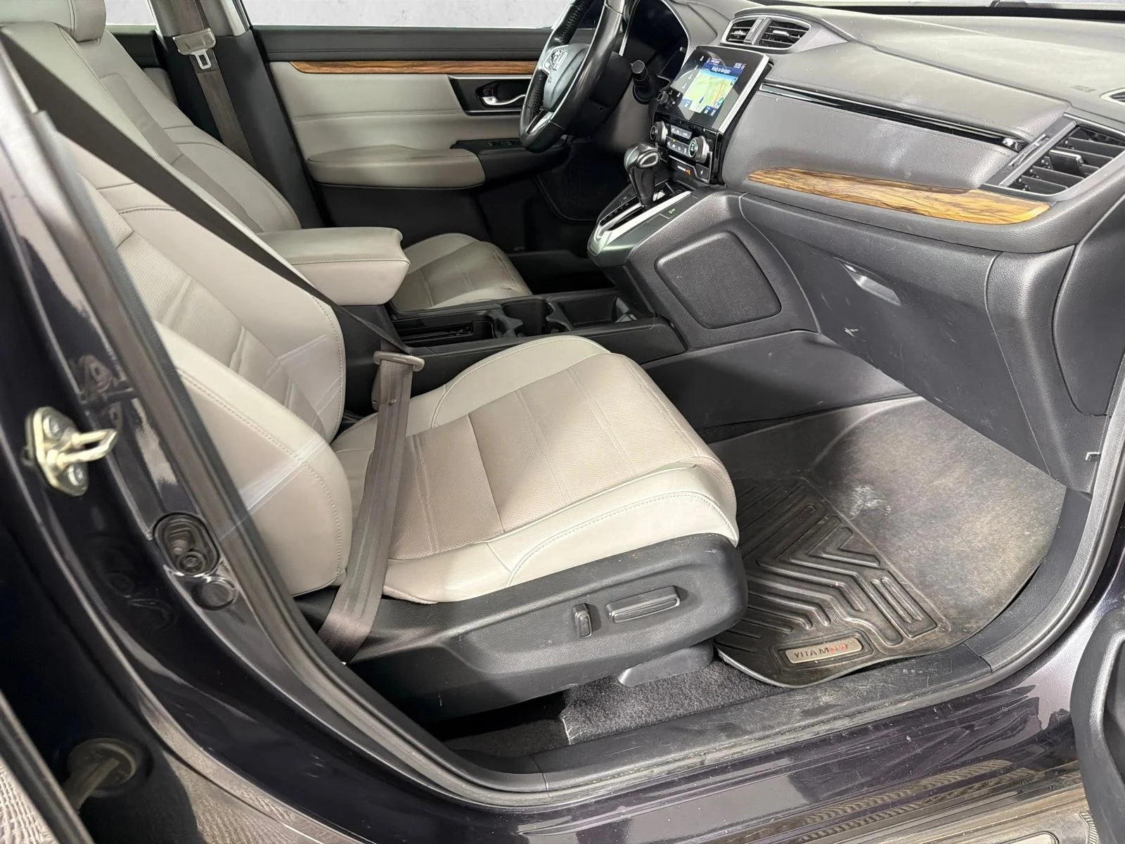 Used 2019 Silver Honda Touring image 15