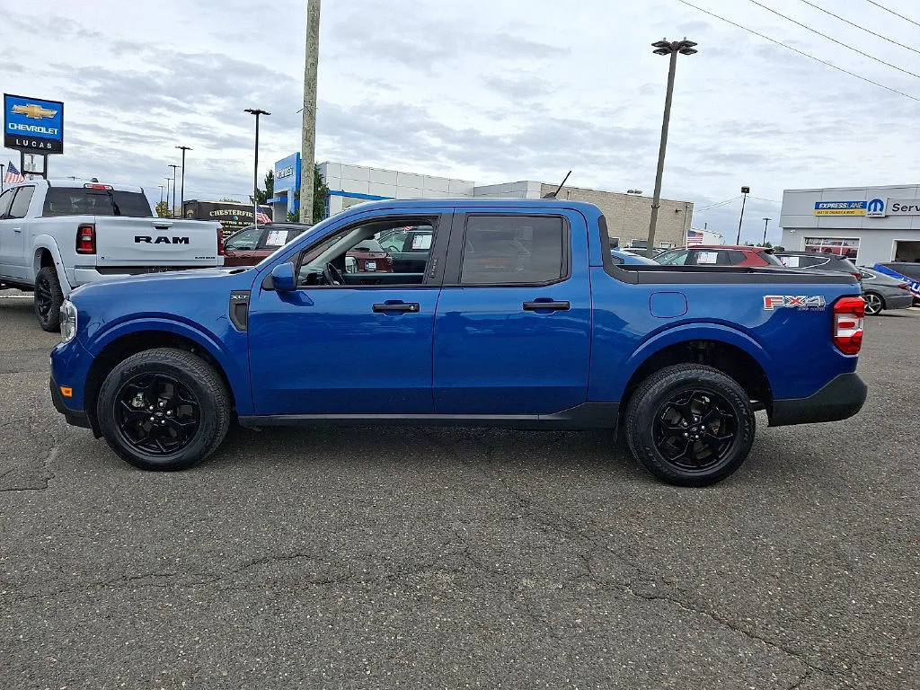 Used 2023 Atlas Blue Metallic Ford XLT image 7
