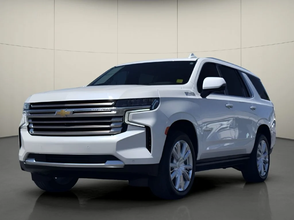 Used 2024 Iridescent Pearl Tricoat Chevrolet High Country image 3