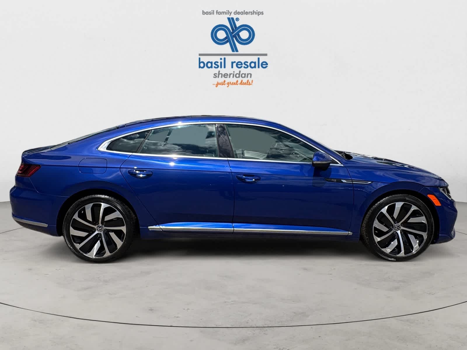 Used 2021 Lapiz Blue Metallic Volkswagen SEL R-Line image 7