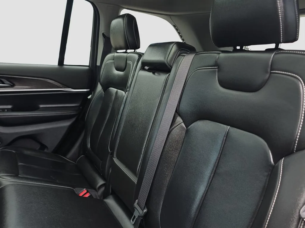 Used 2022 Gray Jeep Limited 4x4 image 13