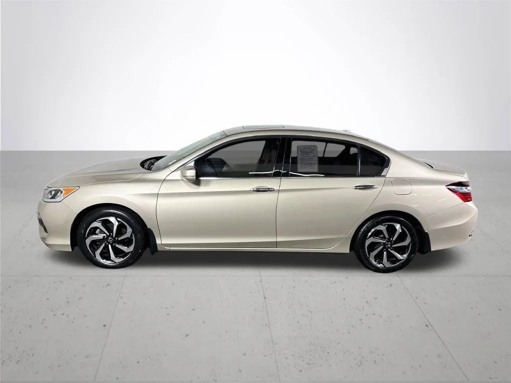 Used 2017 Champagne Frost Pearl Honda EX-L image 9