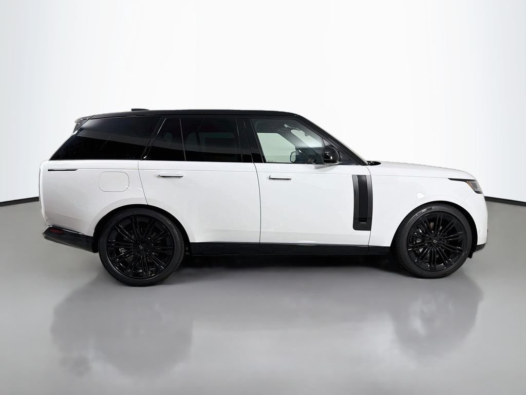 New 2027 Fuji White Land Rover SE image 4
