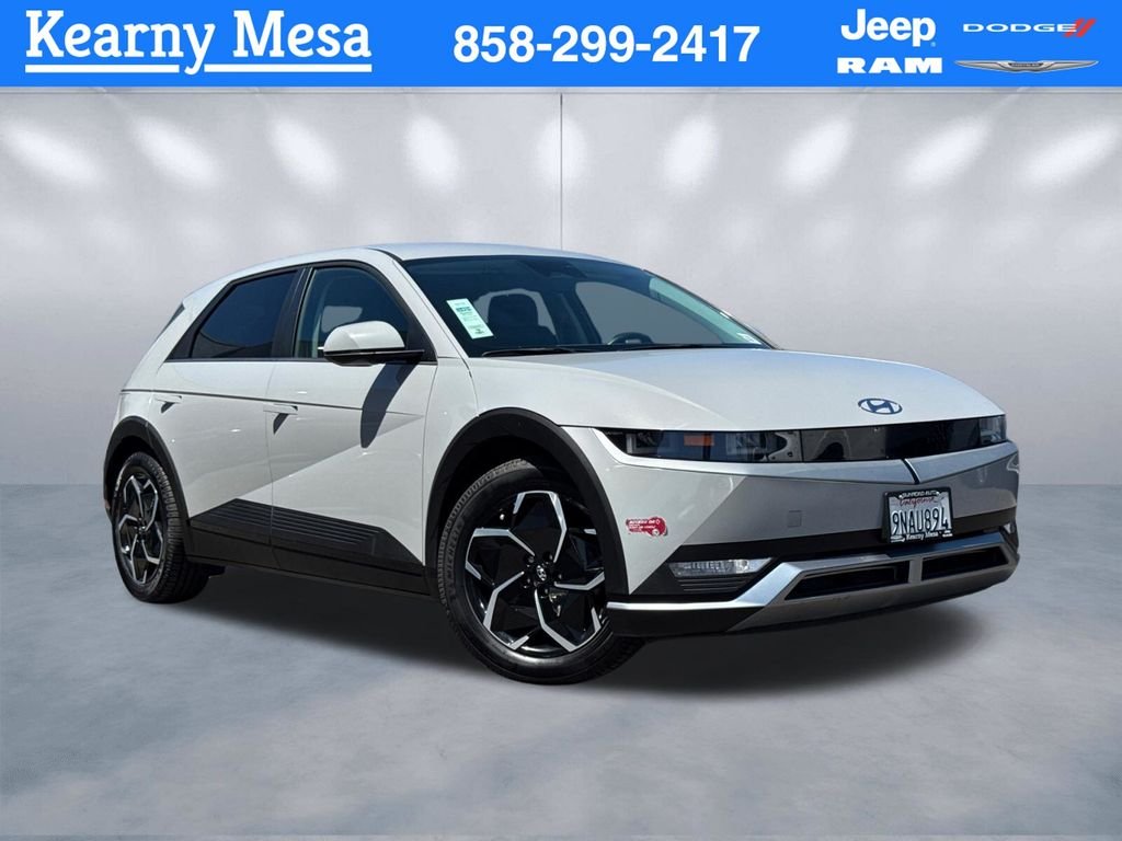 Used 2024 Gray Hyundai SE image 1
