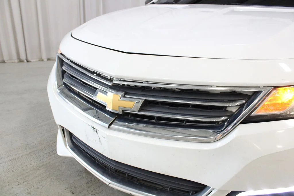 Used 2018 White Chevrolet LT image 32