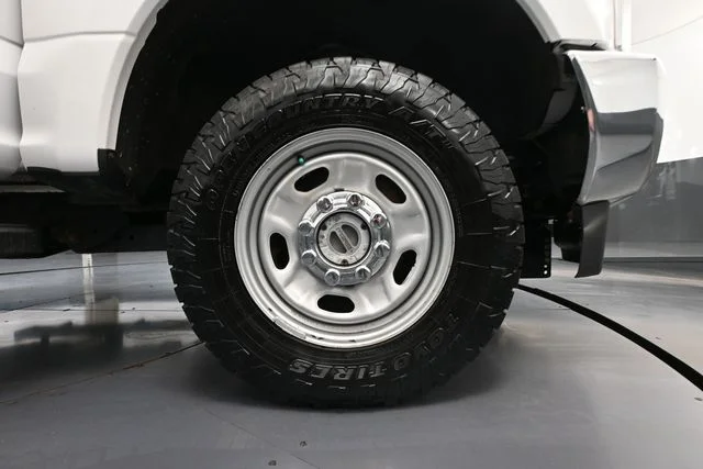 Used 2019 White Ford XL image 16