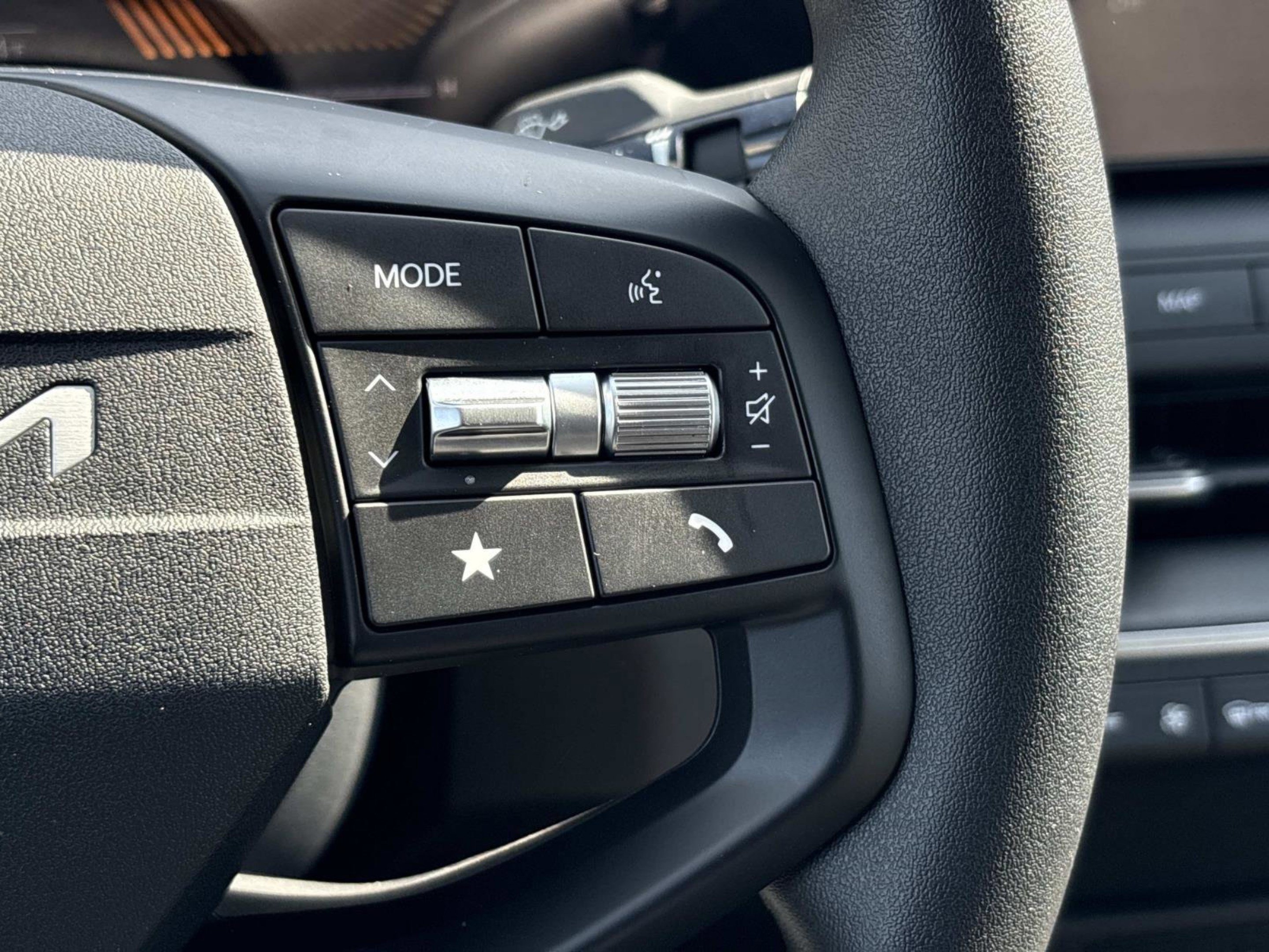 2025 Kia K4 LXS - Photo 17
