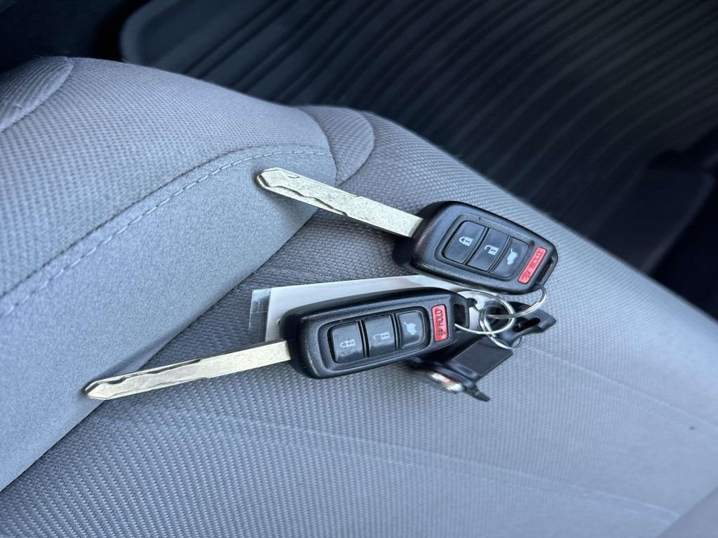 Used 2018 Blue Honda LX image 32