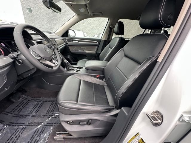 Used 2021 White Volkswagen 3.6L V6 SE w/Technology image 21