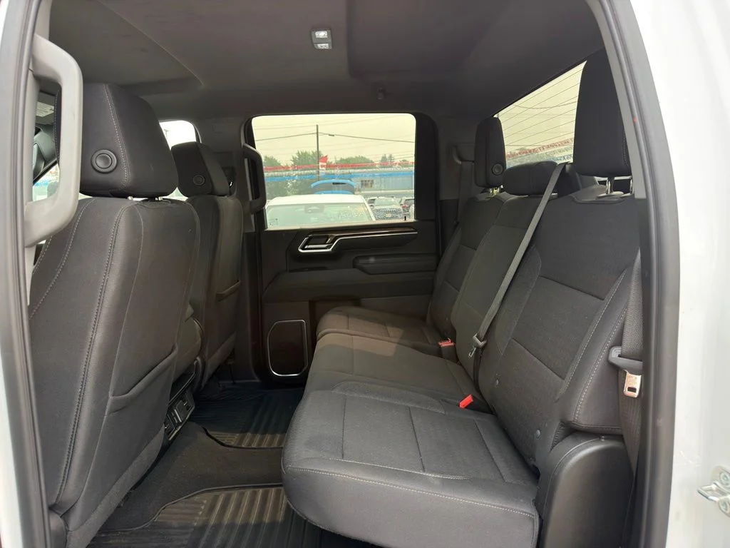 Used 2025 White Chevrolet LT image 7