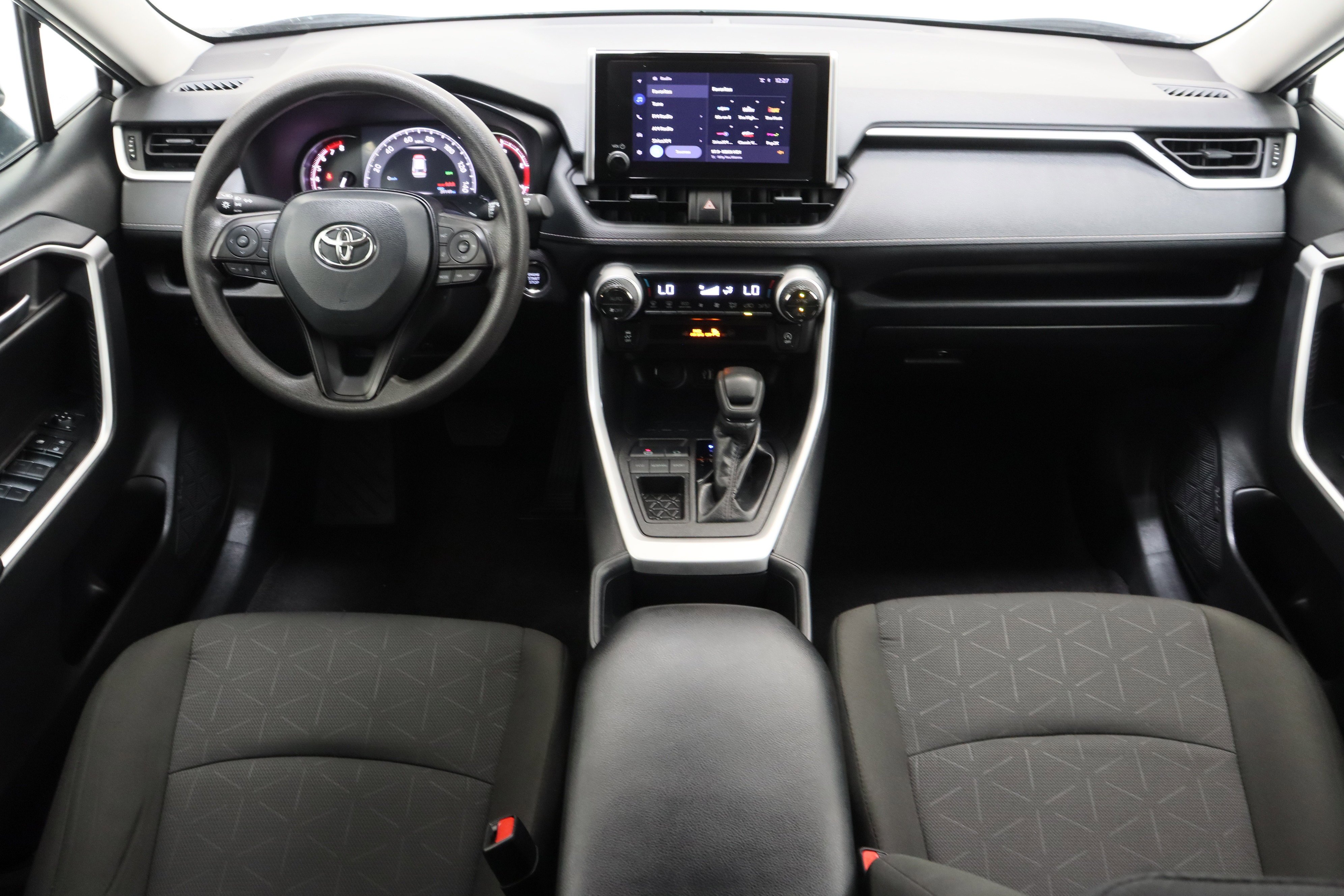 Used 2025 Silver Sky Metallic Toyota XLE 2.5L image 30