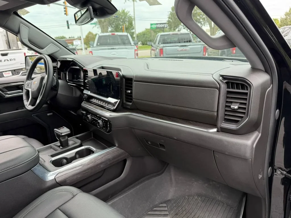 2024 Chevrolet Silverado 1500 LTZ - Photo 17