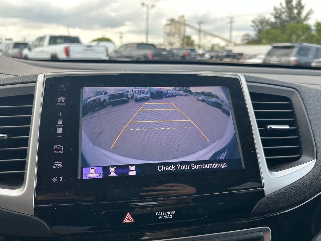 Used 2017  Honda Touring image 36