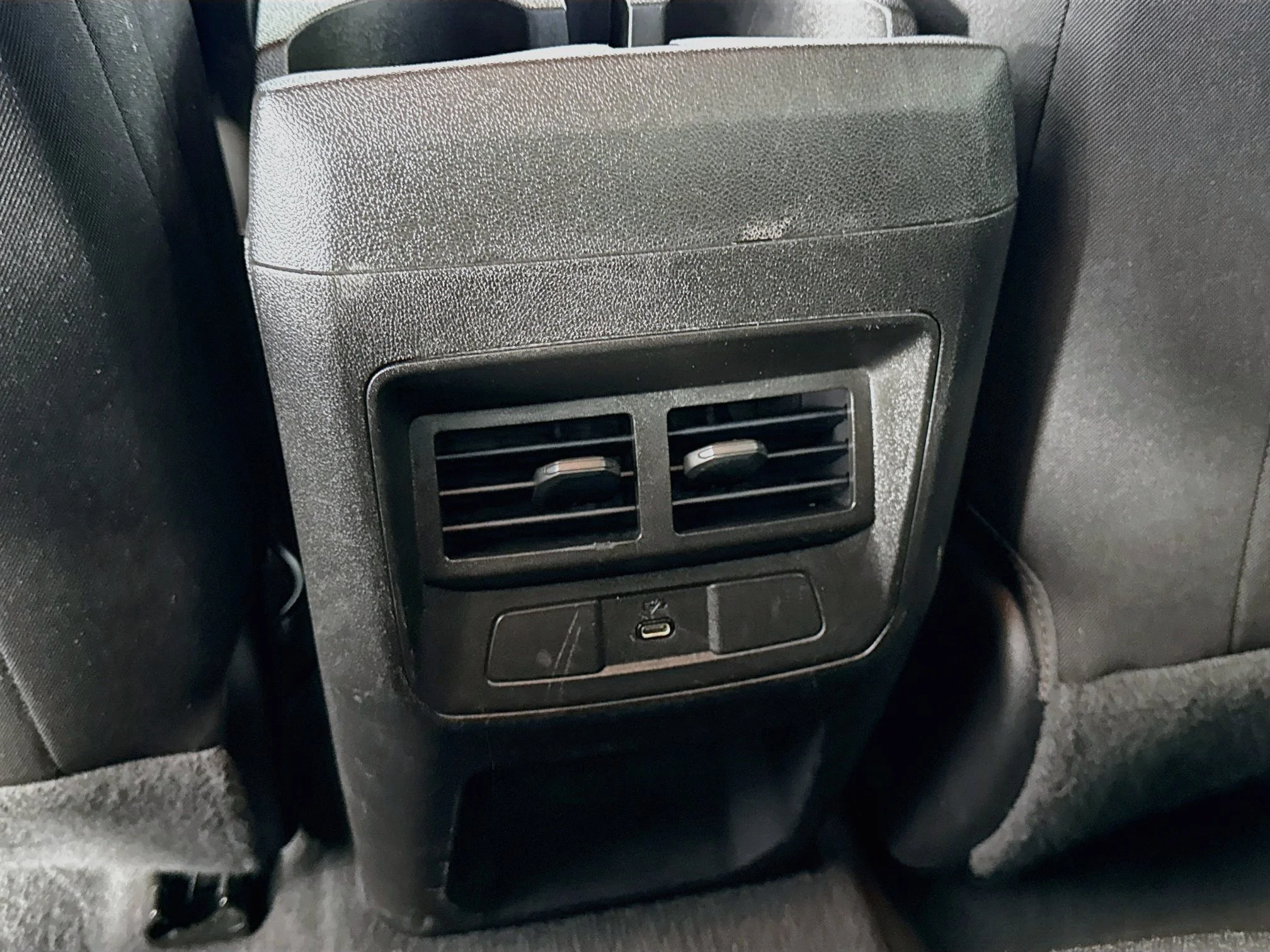 Used 2024 Summit White GMC Elevation image 27