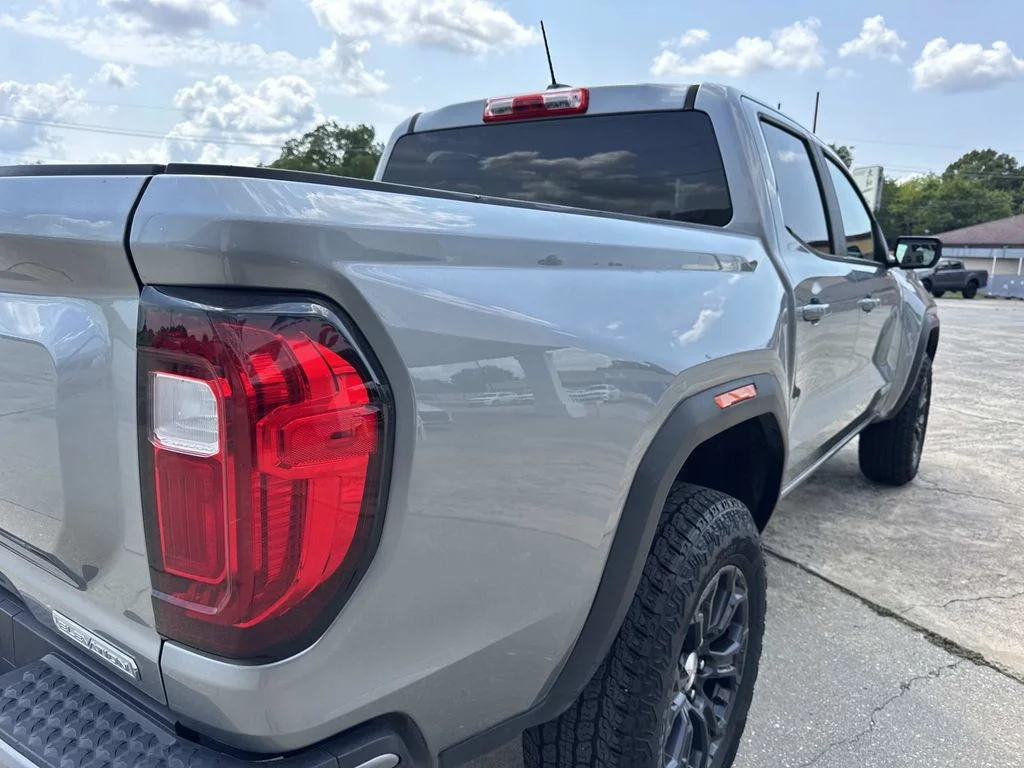 Used 2024 Silver GMC Elevation image 18