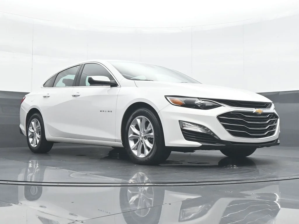 Used 2025 White Chevrolet LT image 33