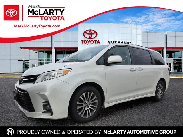 2020 TOYOTA SIENNA XLE