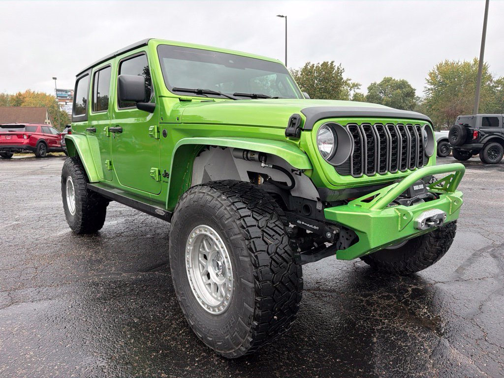 Used 2025 Green Jeep Sport S image 8