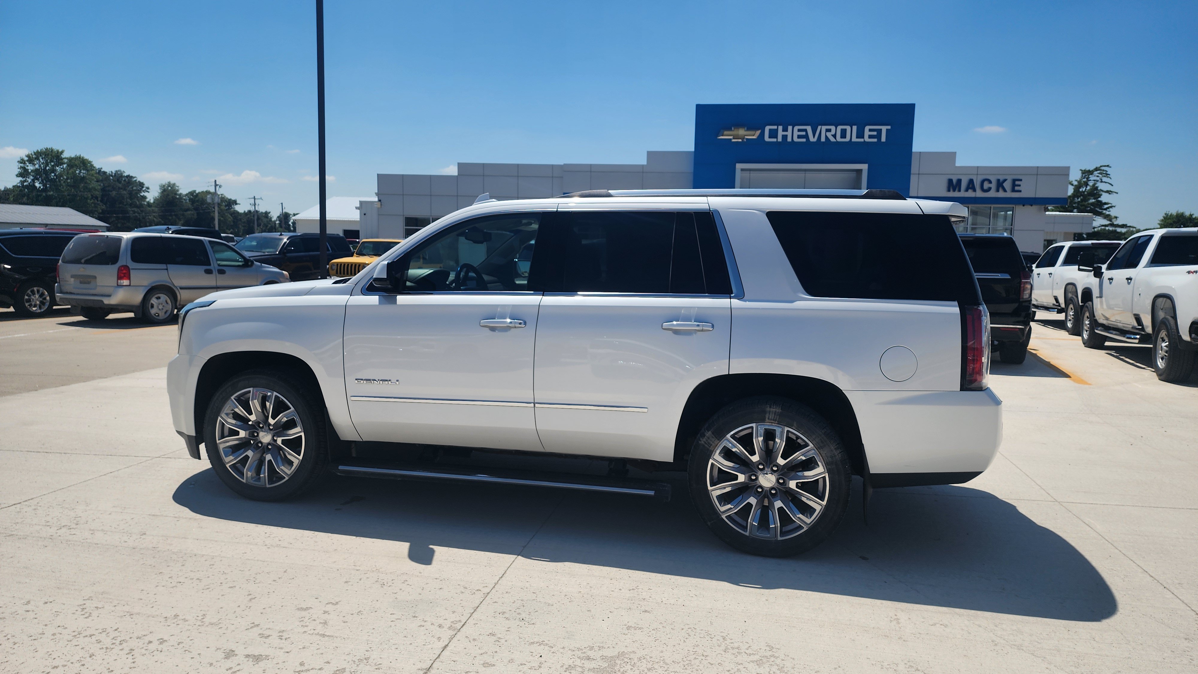 Used 2019 WHITE FROST TRICOAT GMC Denali image 8