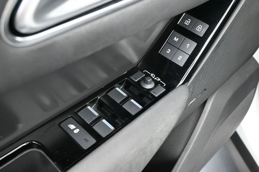 Used 2025 Gray Land Rover Dynamic SE image 14