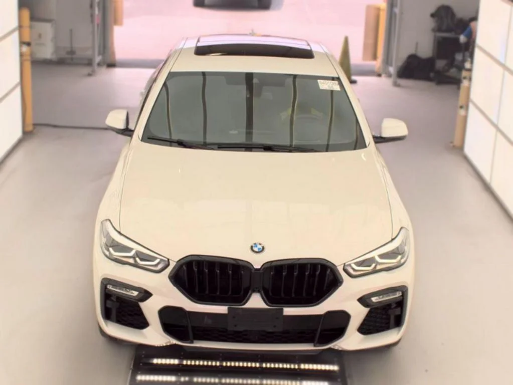 Used 2021 White BMW xDrive40i image 2