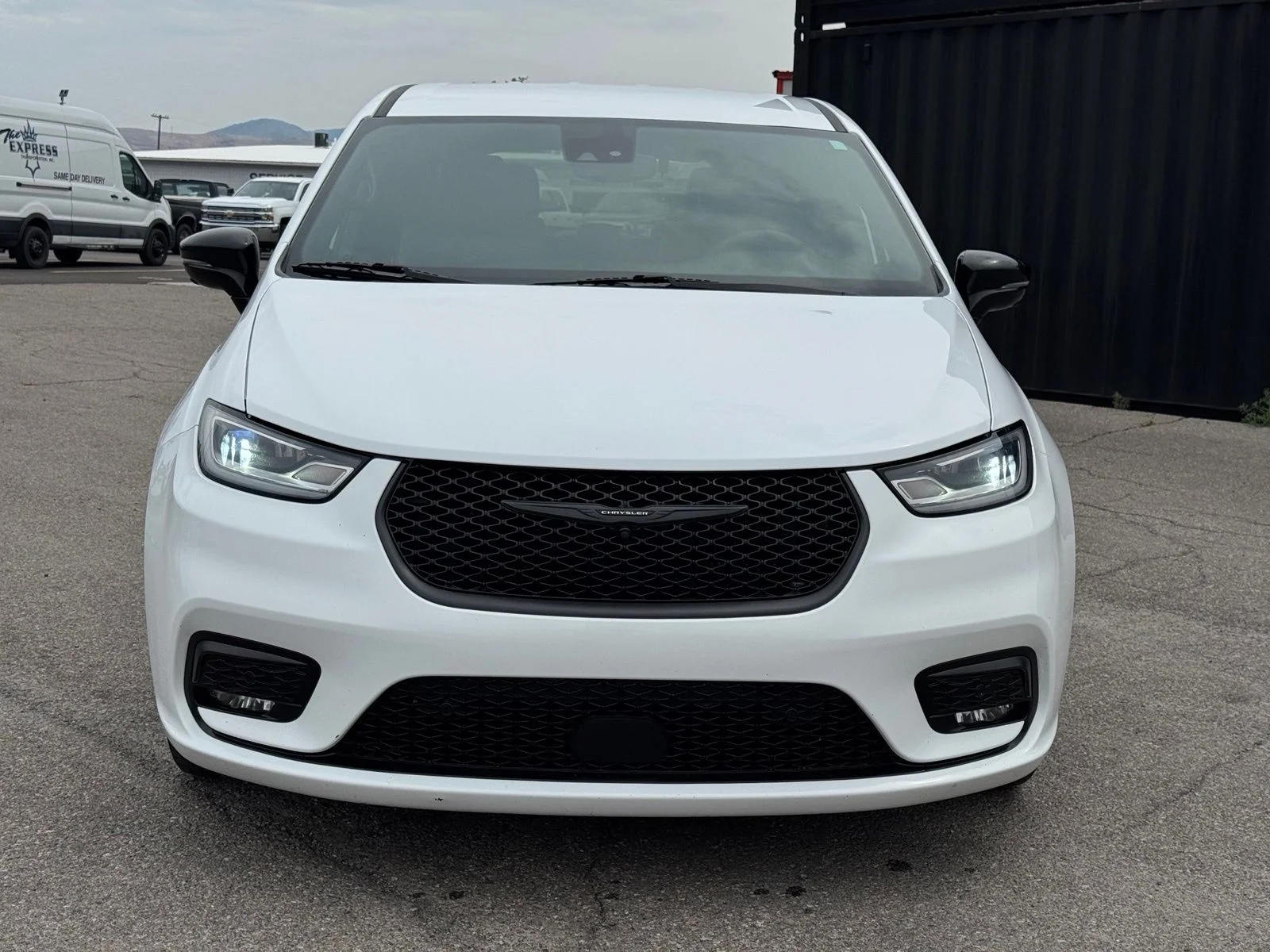 Used 2024 White Chrysler Select S Appearance image 2