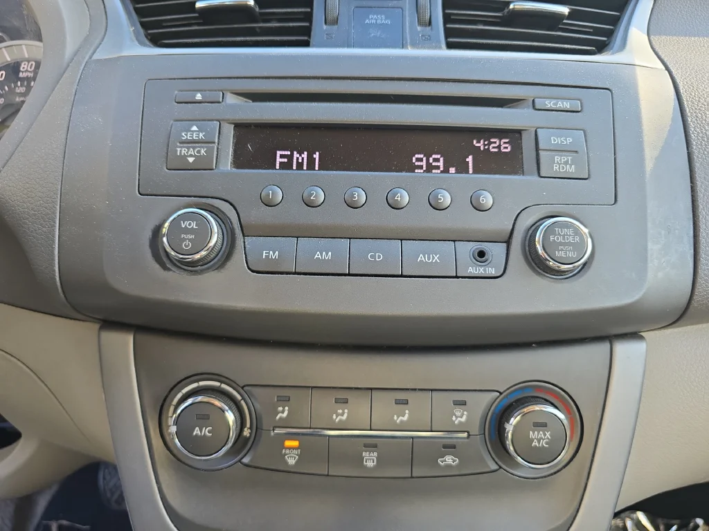 Used 2014 Gray Nissan SV image 11