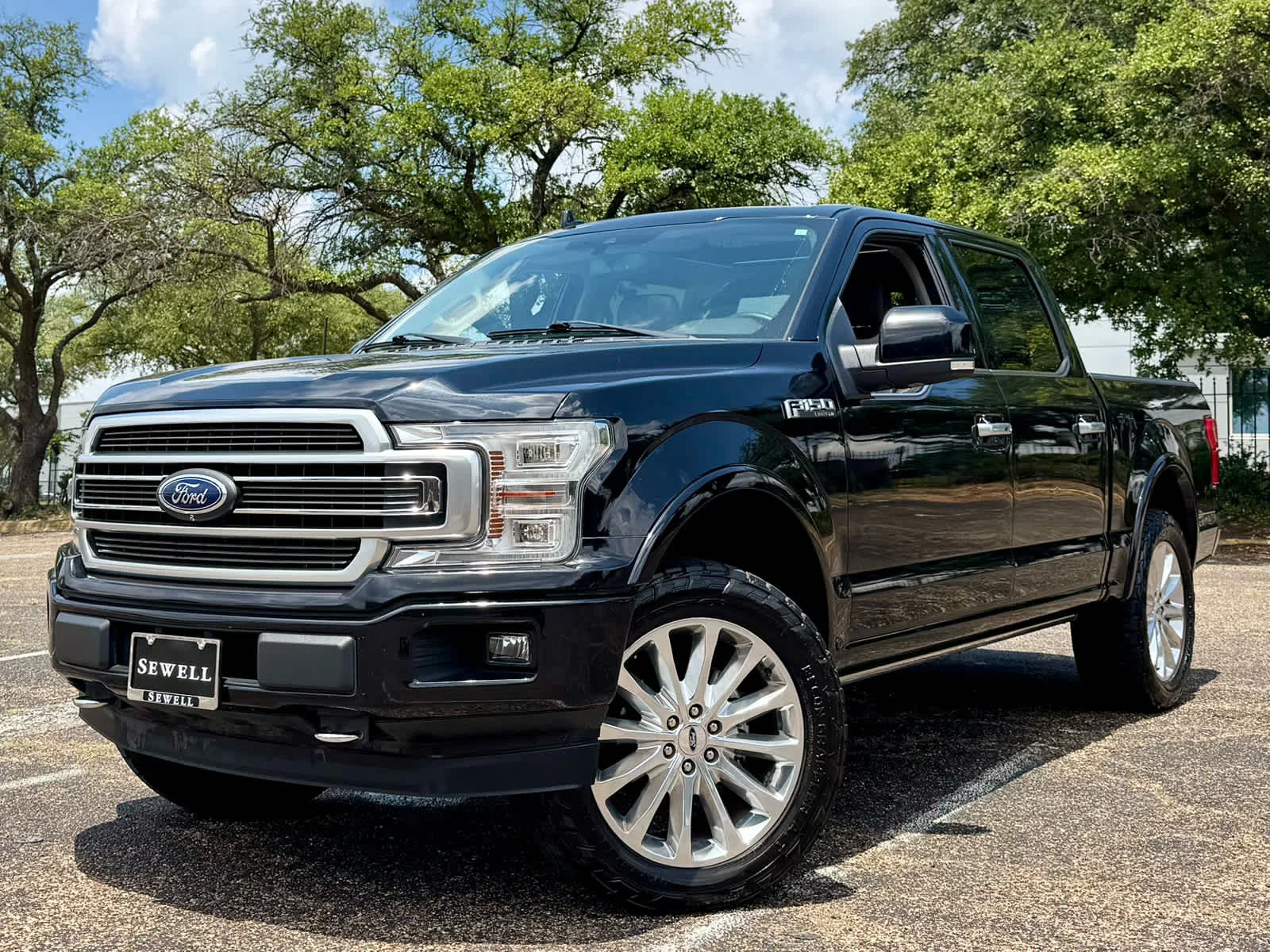Used 2019  Ford Limited image 1