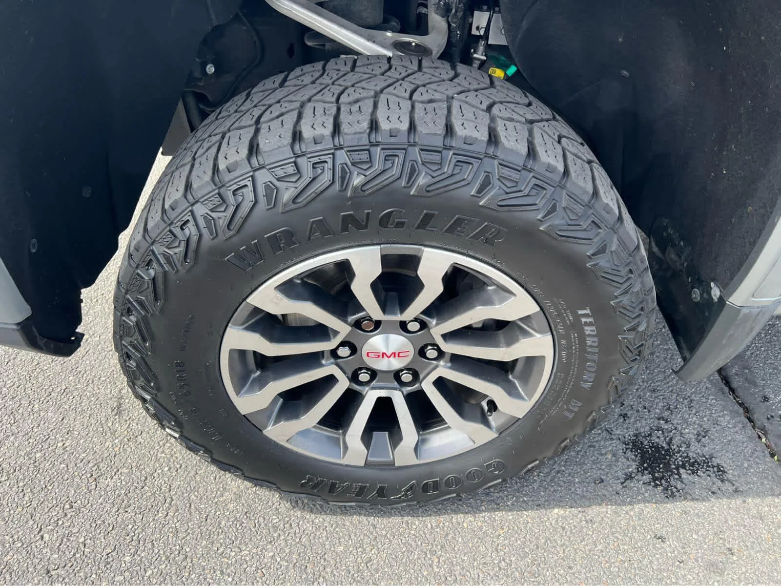 Used 2023 Sterling Metallic GMC AT4 image 10