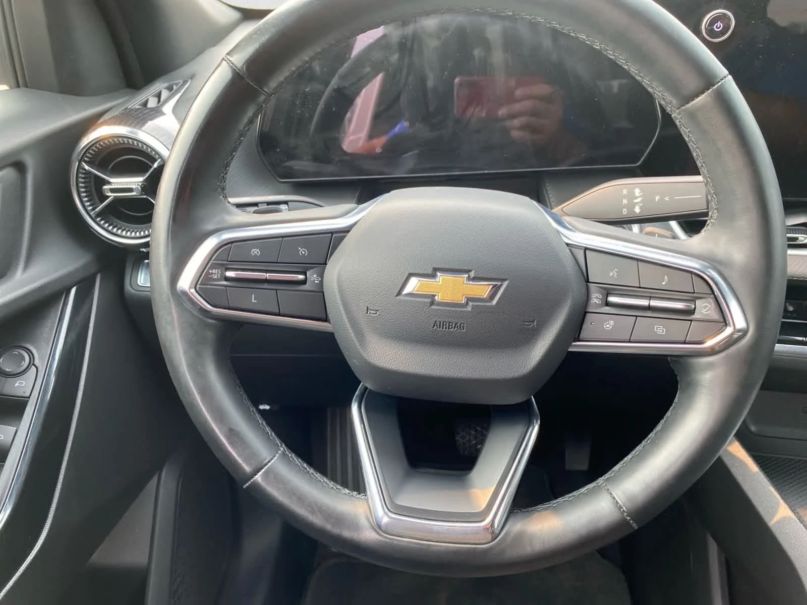 Used 2025 Summit White Chevrolet FWD LT image 17