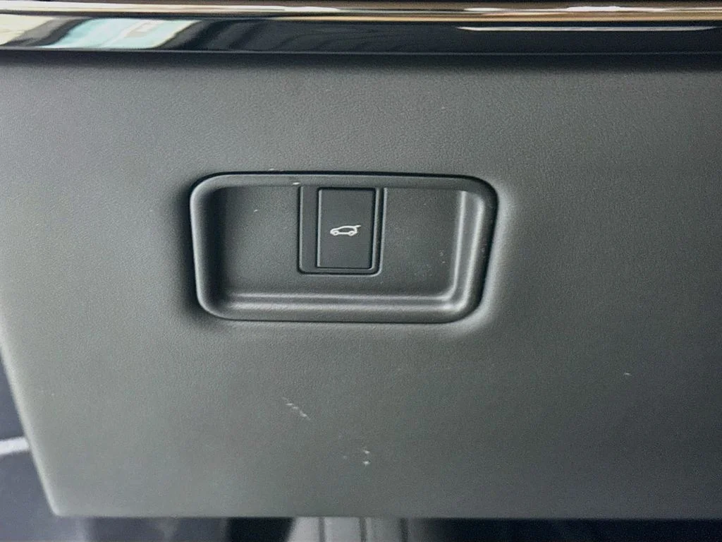 New 2026  Land Rover Dynamic SE image 11