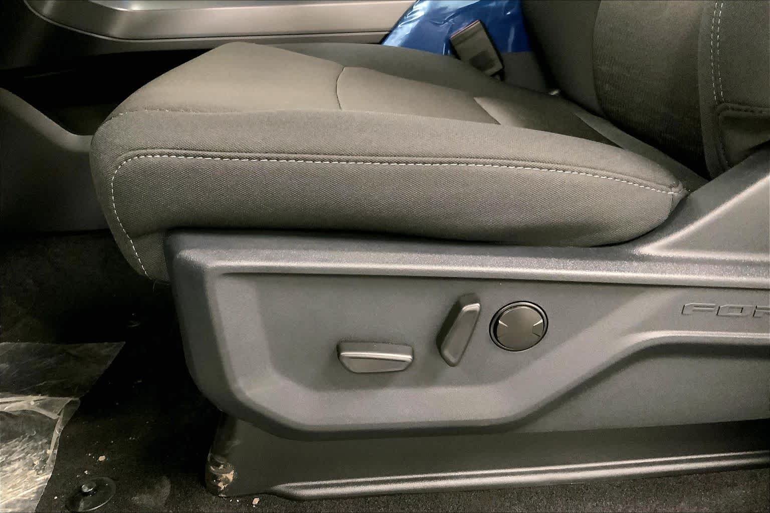 New 2026 Carbonized Gray Metallic Ford XLT image 19