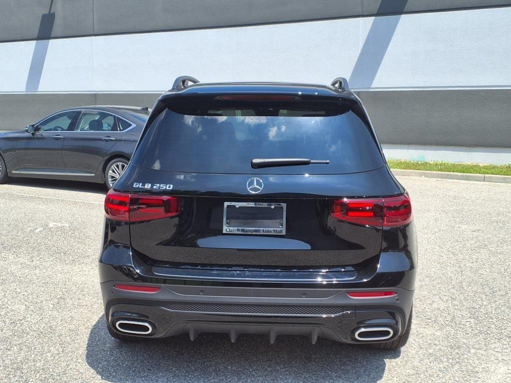 New 2025 BLACK Mercedes-Benz GLB 250 image 7