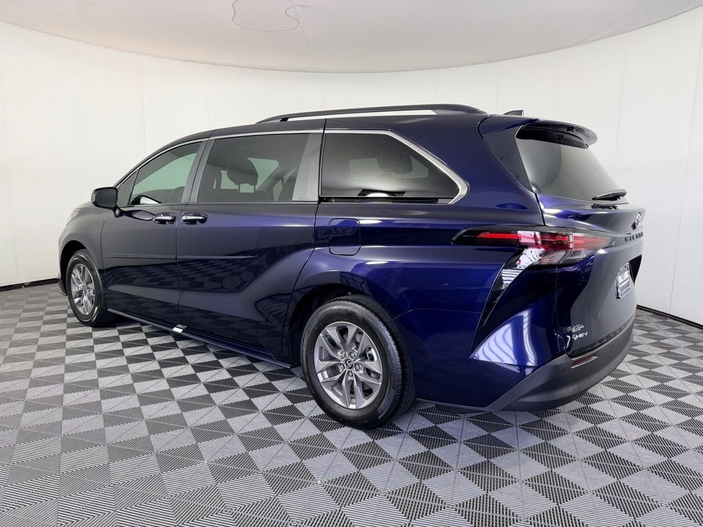 Certified Used 2025  Toyota XLE image 9