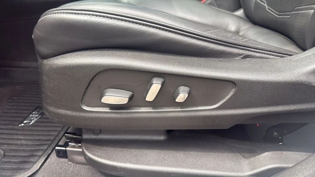 Used 2023 White Cadillac Sport image 21