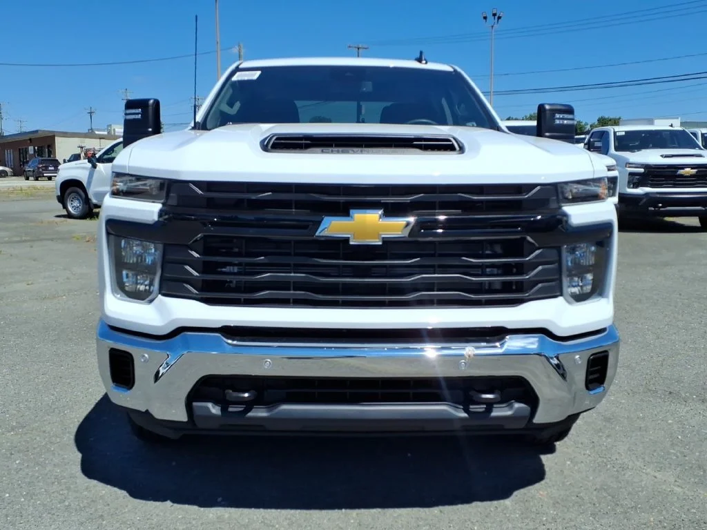 New 2026 Summit White Chevrolet WT image 2