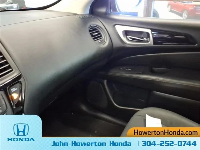Used 2019 Silver Nissan S image 22