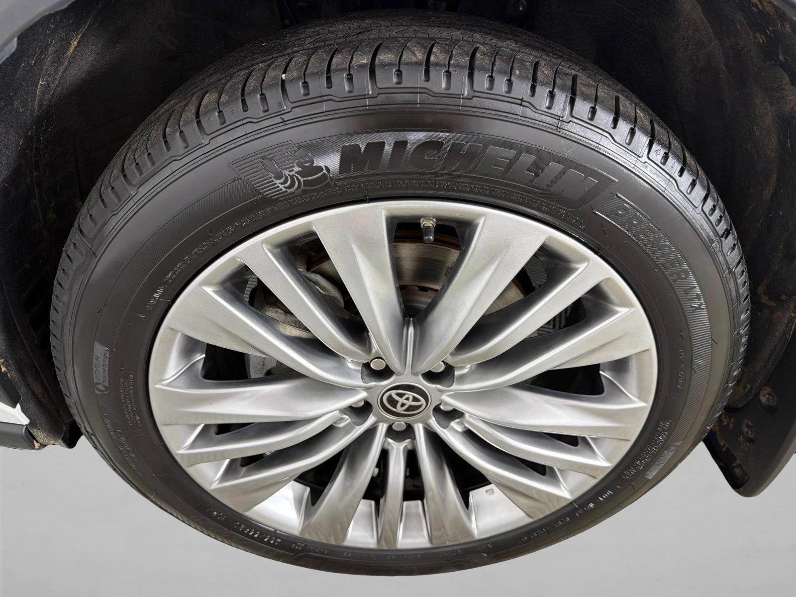 Used 2024 Wind Chill Pearl Toyota Platinum image 13