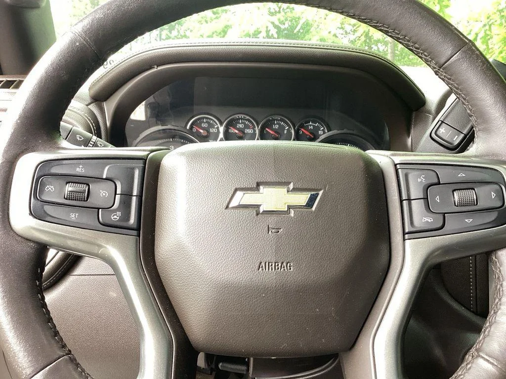 Used 2021 Iridescent Pearl Tricoat Chevrolet LTZ image 10