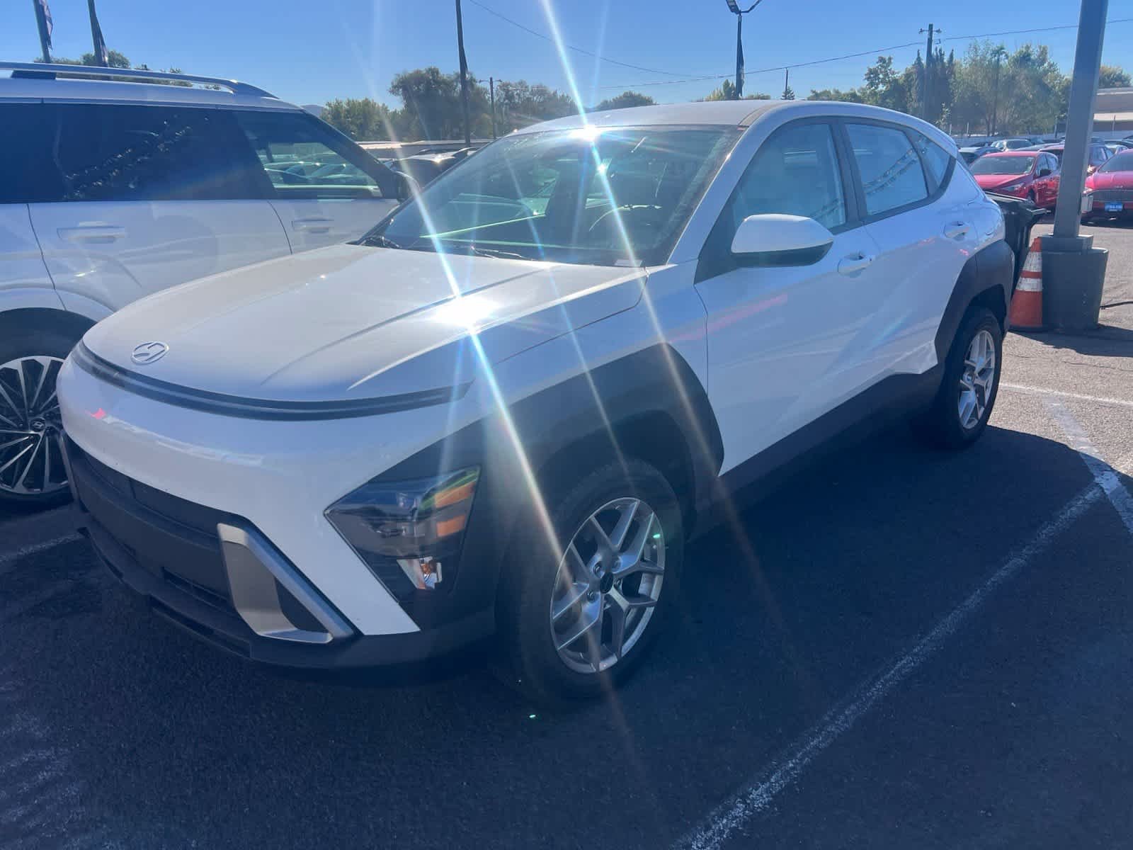 Certified Used 2025 Atlas White Hyundai SE image 1