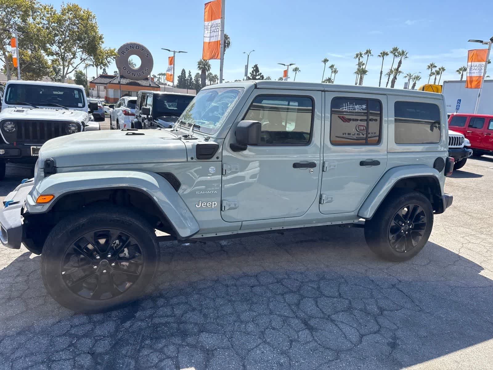 Used 2024 Earl Clearcoat Jeep Sahara image 24