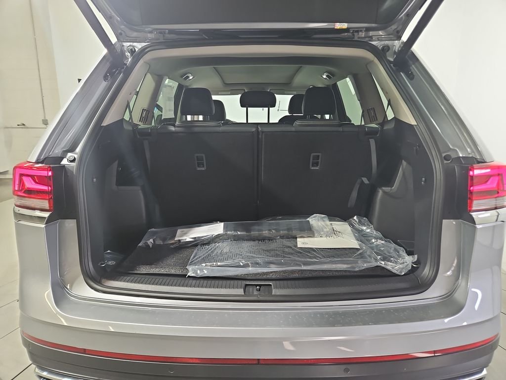 New 2026 Silver Volkswagen SE w/Technology image 21